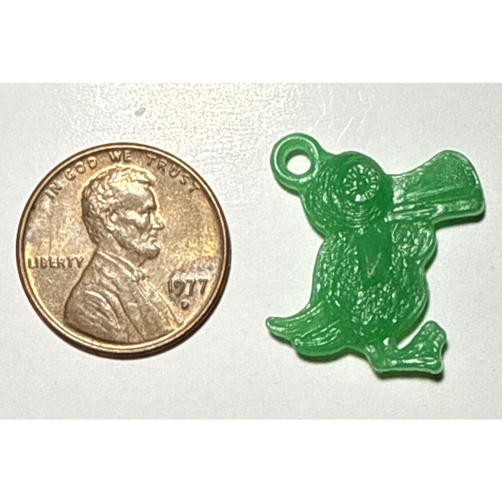 Vintage Green Pelican Cracker Jack Celluloid Charm 1A